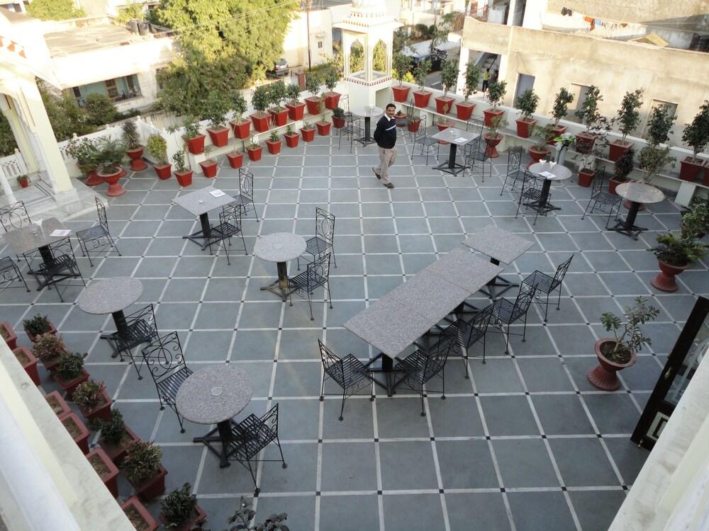 Krishna Palace - A Heritage Hotel Jaipur Buitenkant foto