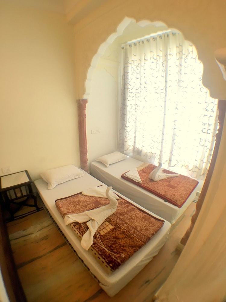 Krishna Palace - A Heritage Hotel Jaipur Buitenkant foto