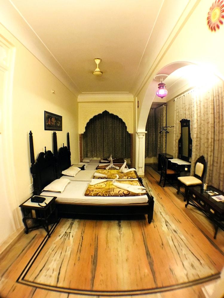 Krishna Palace - A Heritage Hotel Jaipur Buitenkant foto