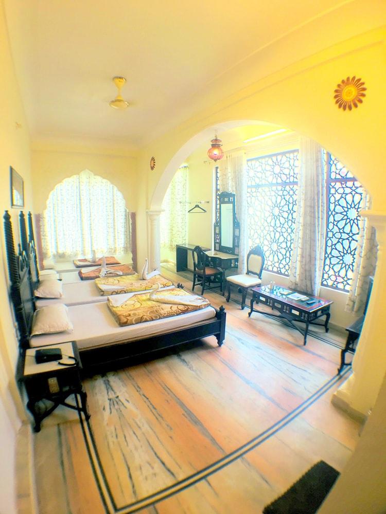 Krishna Palace - A Heritage Hotel Jaipur Buitenkant foto